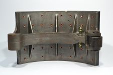 Колодка торм. зад. FAW-3252/J6 2011г. с роликом