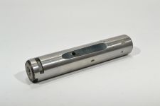 Палец рессоры 8x4 HOWO под шпонку